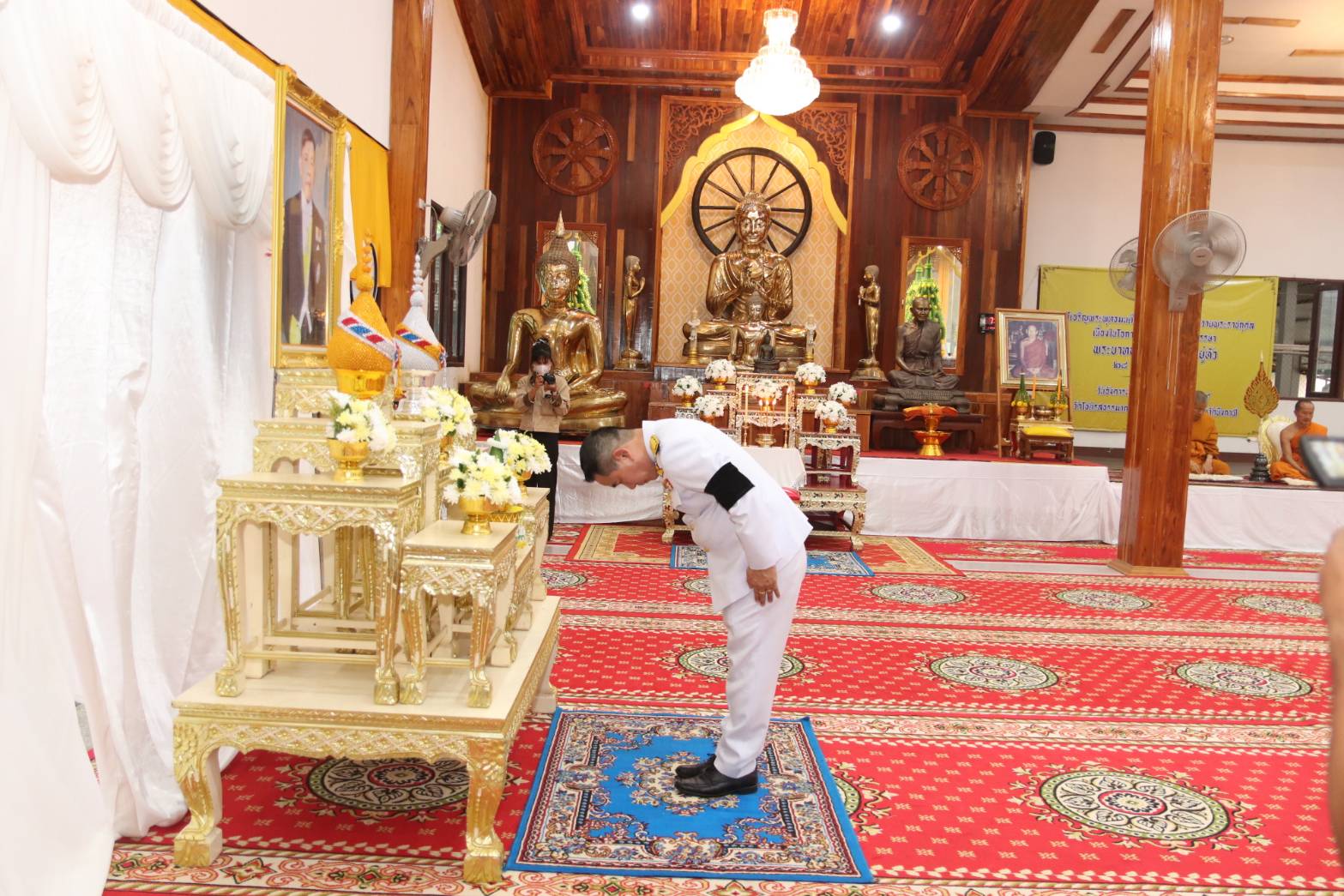 title - พิธีตักบาตรพระสงฆ์ 75 รูป เฉลิมพระเกียรติ เนื่องในโอกาสมหามงคลเฉลิมพระชนมพรรษา 28 กรกฎาคม 2569
